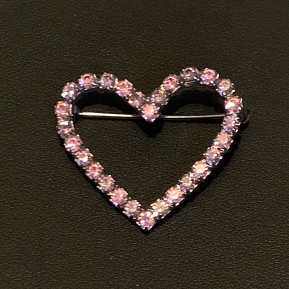 Jewelry - Heart Brooch
